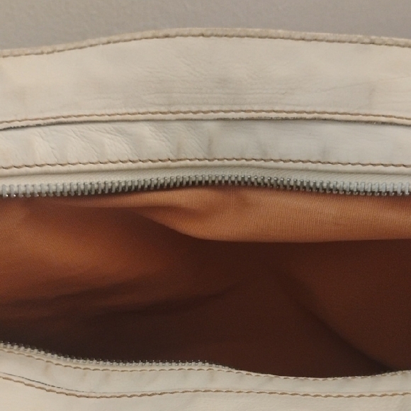 Marc Jacobs Cream Shoulder Bag with Pockets - Picture 11 of 13